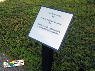 Plaquette voor bv een boom met gravure, kan geleverd worden incl. bevestigingspaal